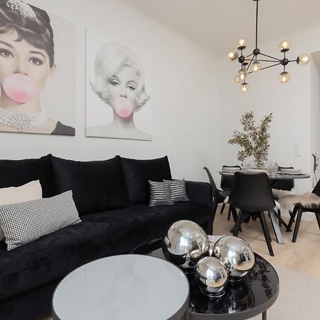 Fashionable City Center Apartment By Noclegi Renters Warschau Exterior foto