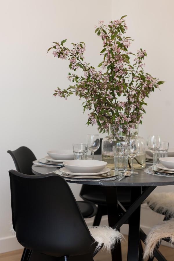 Fashionable City Center Apartment By Noclegi Renters Warschau Exterior foto