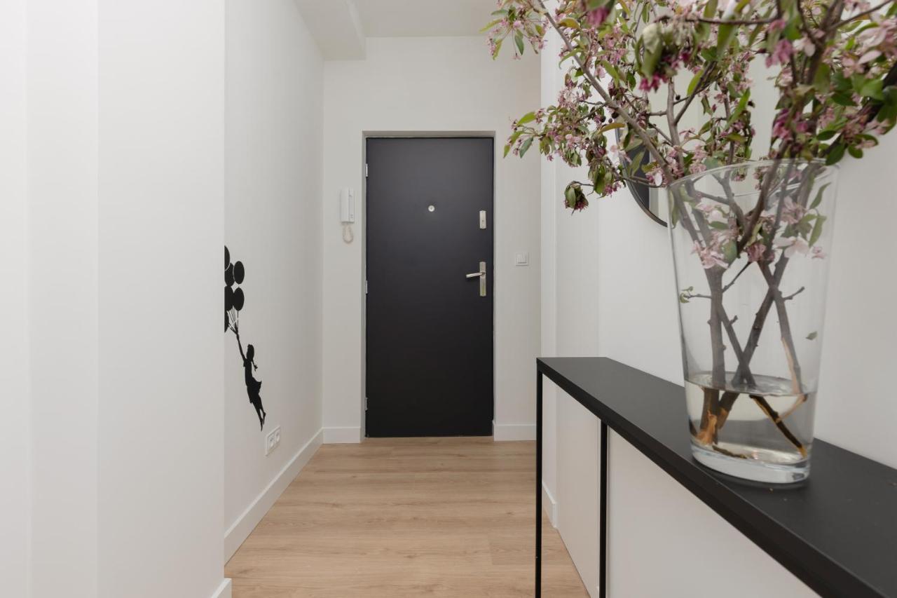 Fashionable City Center Apartment By Noclegi Renters Warschau Exterior foto